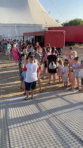 A legnagyobb cirkusz fanok már itt vannak Kecskeméten a premier előadásunk előtt! 👏🎪🥰 A kezdés 18 óra, még nem késő elindulni! 😊 | Richter Florian Cirkusz