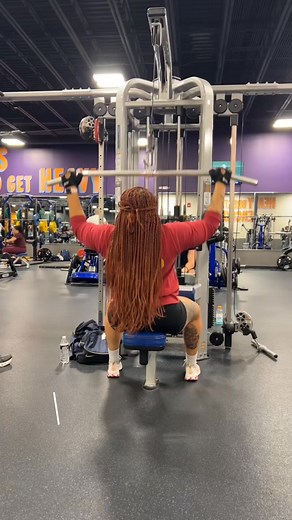 Lat pull downs 3x12 w 110lbs 😮‍💨 I’m not afraid to put some weight on the machine! #gymlife #heavyweight | Shynese Alexander