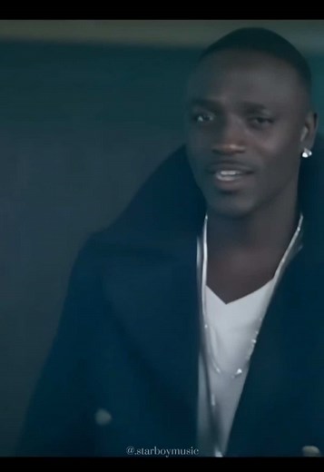 Akon and Eminem Collaborate on 'Smack That'