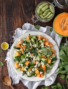 Salade de melon, feta et pickles de concombre pour 1 personnes - Recettes - Elle à Table