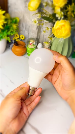 Waste Bulb lamp /Best out of waste #trending #viral #homedecor #decoration #christmas | Easy Art Projects