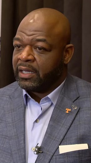 Former Tennessee Football linebacker Al Wilson’s biggest inspiration is his mother. ❤️ #MondayMotivation #LessonsFromLegends #AlWilson #GoVols #CollegeFootball #halloffame #mom | College Football Hall of Fame