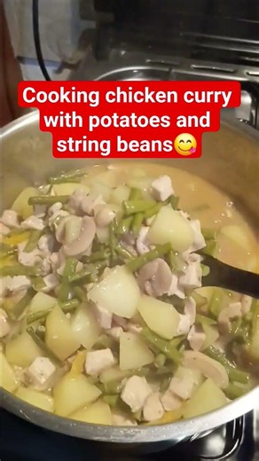 Cooking chicken curry with potatoes and string beans #cooking #chicken #curry #yummy #shortvideo