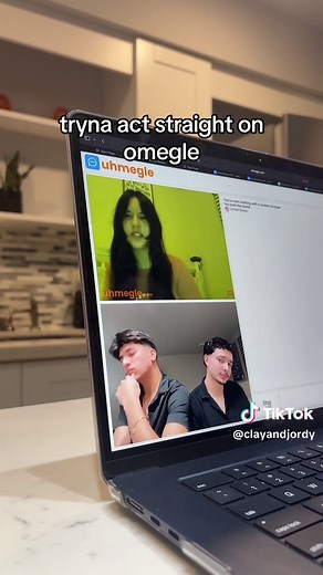لعبة التصرف كالمستقيم على أوميجل