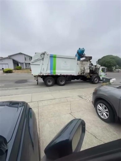 Recology Vallejo WXLL Python Emptying Recycling #garbagetruck #truck #recycling