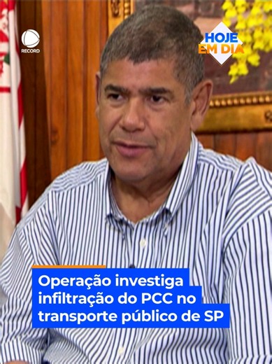 A Polícia Civil e o Ministério Público de São Paulo realizam uma operação nesta quinta-feira (17) para investigar o envolvimento do PCC no sistema de transporte coletivo da capital paulista. Um dos principais alvos é o ex-vereador Milton Leite, que teve a prisão temporária decretada por 30 dias. Considerado foragido, ele afirma estar viajando e disse que irá se apresentar em até 24 horas. A operação cumpre 16 mandados de prisão e 18 de busca e apreensão. Até o momento, nove pessoas foram detidas