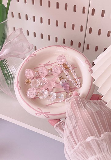 Cute Hair Clips: Top Accessories for Every Look