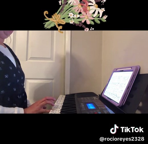 Here next new music spring season about 🎵 you don’t bring me flowers 🎵 from song by Neil diamond and Barbra Streisand #piano #pianomusic #pianotiktok #youdontbringmeflowers #barbrastreisand @Barbra Streisand