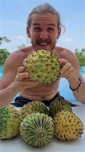 3 fruits that belong on every food lover's list! 🔥 Go to our STORIES now to see our daily life! #fruit #rawvegan #veganfood #foodie #foodporn