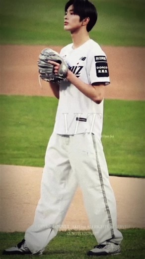 Trai bơi lội xâm lấn sân bóng chày 🤯#keonho #cortis #fyp #xuhuong