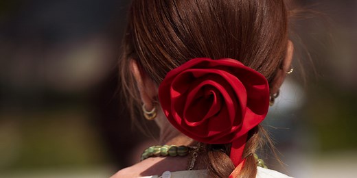 How to Use Rose Water for a Healthy Scalp and Optimal Hair Growth