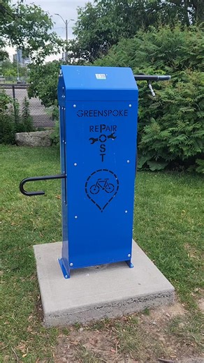 Greenspoke such genius idea thank you City of Hamilton for installing these ❤️ #bikerepair #bikerepairshop #bikelife #hamont #Hamilton #hamiltonontario #bayfront | The Hammer