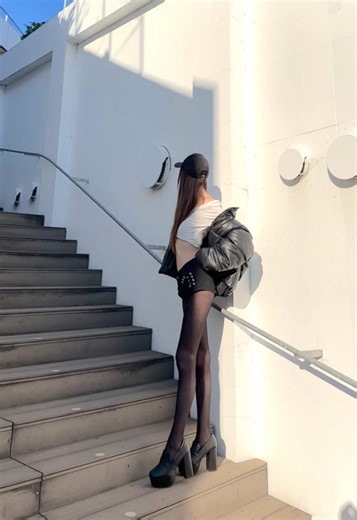 25デニールのタイツで完璧なスタイル