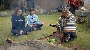 Yolanda y Ainoa hacen un ritual chamánico de la cultura andina