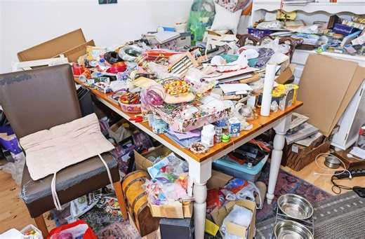 Messie-Syndrom im Kreis Böblingen: Eine Frau kämpft gegen die innere Leere in einer vollen Wohnung