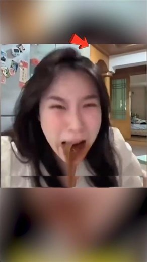 The girl eats rotten eggs #tieulon #videofunny #videohai #votri