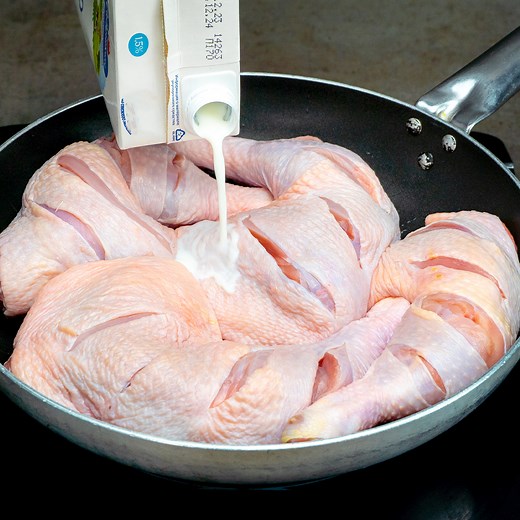 What I made from a cabbage is pure madness! You have to try! Ingredients: cabbage: 700 g (25 oz) water: 600 ml (20 fl oz) flour: 100 g (3.5 oz) salt: 10 g (0.4 oz) chili flakes: 5 g (0.2 oz) dried thyme: 5 g (0.2 oz) black pepper: 5 g (0.2 oz) onion: 2 pc garlic: 15 g (0.5 oz) eggs: 2 pc OVER MEDIUM FIRE: 10 MIN vegetable oil: 20 ml (0.7 fl oz) black pepper: 7 g (0.2 oz) salt: 10 g (0.4 oz) OVER MEDIUM FIRE: 10 MIN | Appetizing.tv