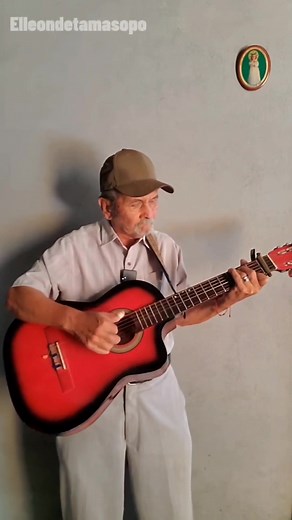 Intro requinteo frente al altar #guitarra #musica | Elleondetamasopo