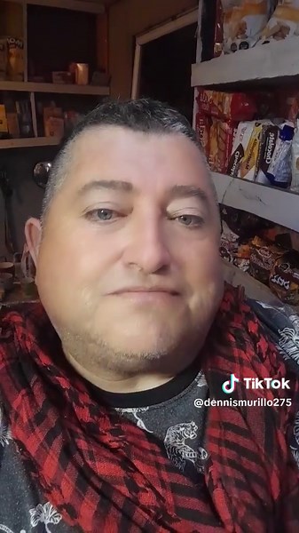 Videos de Dennis Murillo (@dennismurillo275) con “sonido original - Trovador marxista”