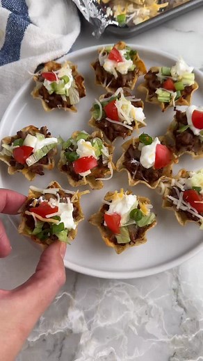 🌮 Taco Bites 🌮 These mini taco bites are easy to make and fun to eat. Bite sized tortilla chips filled with a flavorful ground beef mixture and topped with melted cheese and toppings. GET THE RECIPE: - Comment “RECIPE” and the link to the recipe will be sent to your DM’s. - OR tap the link in my bio Follow me @foodlovinfamily to be sure you are getting my DM’s 💟 https://www.foodlovinfamily.com/taco-bites/ #tacobites #minitacobites #scoops #taconight #tacotuesday #gamedayfood #gamedayrecipes #