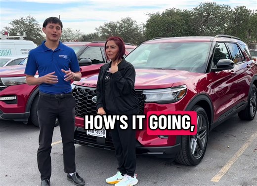 Thumbs up says it all 👍 Another happy Explorer ST-Line owner. Ready when you are. DM me #RGV#956#sales #956valley #ford