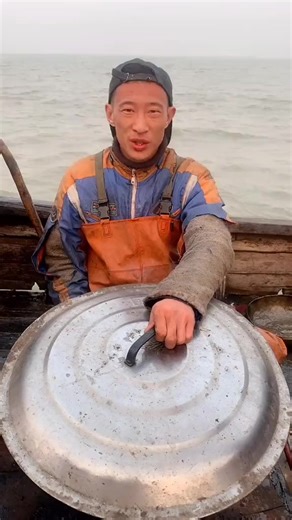 Chinese Fisherman Seafood Mukbang Cooking & Eating Fresh Caught Big & Small Octopus #reelsfb #reels2023 #seafood #fisherman #chinesefood #deliciousfood #eat #cooking | Eating Mukbang