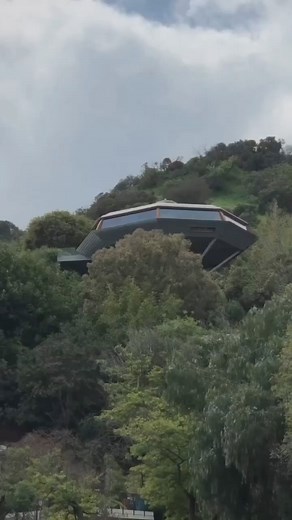 THE MILLIE VINTAGE | Chromosphere/Malin residence by architect John Lautner, Los Angeles, California, 1960 🛸 Formerly known as the “most modern house built in... | Instagram