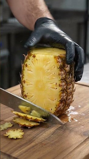 Perfect pineapple cubes in seconds 🔪 #satisfying #fruit