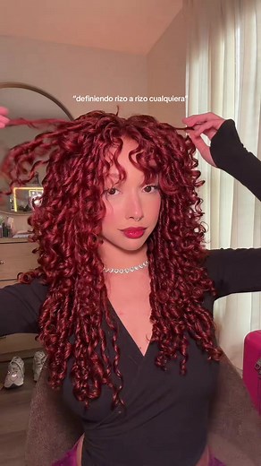 Dakota (@dakitista)’s video of Styling Wavy Hair