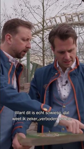 What is it like to work at Efteling? 🤔 Tobias and Stijn join for a day to find out. 😂