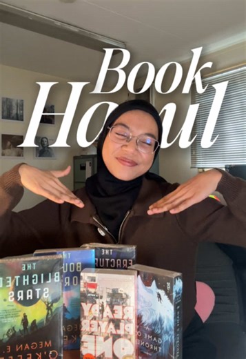 Another book haul unboxing!! Ps: I didn’t end up reading The Blighted Stars after finishing Dungeon Crawler Carl (the mood reader that I am lol) #booktok #bookrecommendations #bookhaul #reader