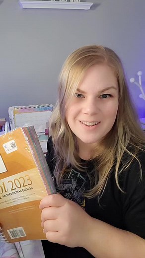 This is the earliest I've ever gotten my CPT book. Thanks, #aapc! Gonna tear into that E&M Companion. #certifiedcoder #medicalcoding #medicalcoder #keeponcodingon #cpt