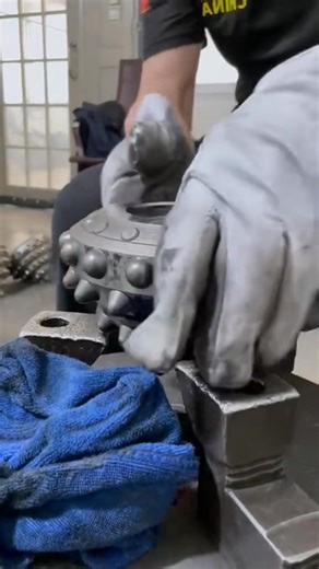 4.1K views · 61 reactions | Do you know what this is doing? #idrillioconstructionmachinery #drillingtools #dth #dthbit #rock #dthhammer | Ranking Drilling Tools | Facebook