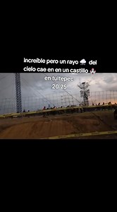 1.7M views · 20K reactions | Rayo ⚡️ cae en un castillo y lo prende en Tultepec, estado de México. | Arnach MX | Facebook