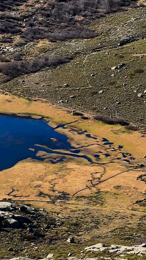 Bonne journée à toutes et à tous. Le Lac de Nino en montant à la Punta Artica 😍 13 novembre 2025 #corsica #corse #corsicanlife #randonnée #montagne #gr20 #lacdenino | A Muvrella Randonnées