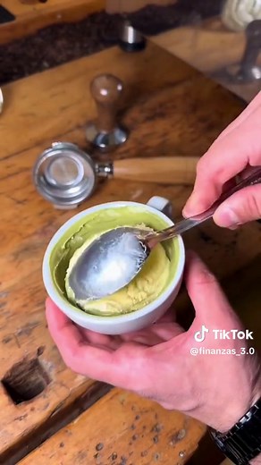 Transforma tu café con crema y pistacho