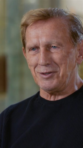 Jan Englert wspomina jak powstawał serial "Dom" 🏠 już dziś w cyklu "Tajemnice kultowych seriali" 📺 o 15:05 w TVP1 💙 Wszystkie odcinki programu oraz serial Jana Łomnickiego możecie zobaczyć bezpłatnie w TVP VOD 😍 | Telewizja Polska