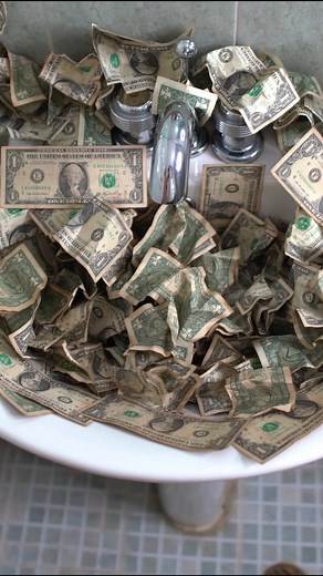 she washed the money #FabiosaLifeHacks #Fabiosa #Wash #money | Fabiosa Life Stories