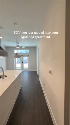 10 WEEKS FREE ⤵️ (read caption) . . . Unit Type 1-Bedroom. Approx. $1,675 – US $2,680 2-Bedroom (2 bed / 2 bath) $2,695 – US $3,160 Just south of the historic Heights and minutes from Downtown, Memorial Park & the Museum District. ￼ ✨ Enjoy resort-style amenities: a sleek pool with cabanas & outdoor movie screen, a two-story fitness center yoga/spin studio, stylish clubroom with work-from-home lounges, and pet-friendly perks like a pet spa & pet-play areas. ￼ 🏡 Inside your home — modern kitchen