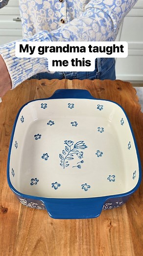 357K views · 1.1K reactions | Easy baking tip Liz wets and dries parchment paper to make it easier to mold and work with while baking. This original video was produced by Network Media LLC, and Liz & Jeff. #bakingtips #parchmentpaper #bakingjoy #casseroledish | Home Hacks & Easy Snacks | Facebook