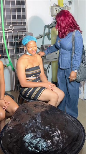 A day in my life as the Africa’s no 1 skin guru 😁😁….. On days like this I just want to make sure the grind keeps going ✨✨… And at this factory omg ! The number of production in a day is alarming I sometimes wonder are we supplying the world 🌍 😀 How was your day Glee kingdom ? Mine was very productive for @Glee skincare 💚