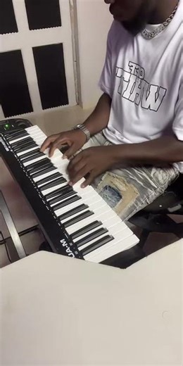 Rolando is playing very well #pianomusic