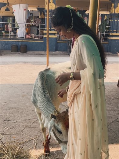 Sriya Mohan on Instagram: "One inti dooda meeting another inti dooda 🌝"