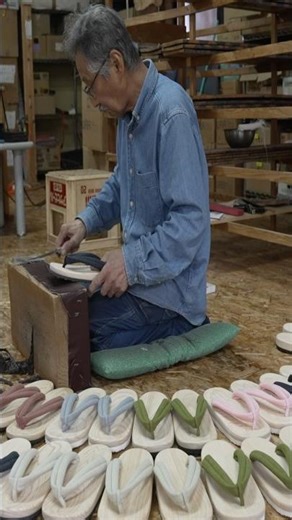 Process of Making Geta.Japanese Artisans Craft Premium Footwear with Katana and Traditional Machines