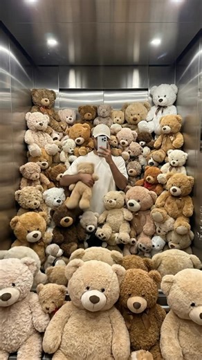 KAYO DANIEL | How to create this elevator trend with @higgsfield.ai Comment ‘Dream’ and i’ll send you all the prompts | Instagram