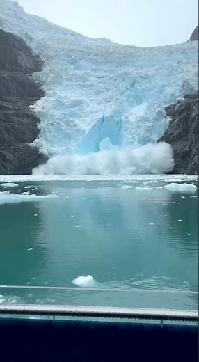 Massive Ice Sheet Falls Into Ocean #glacier #collapse #viral