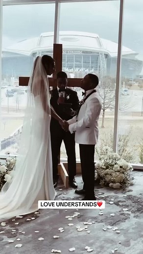 Heartwarming Wedding Kiss Moments