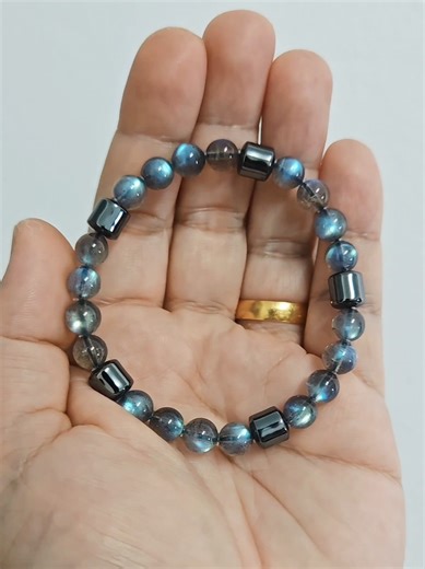 Simple & Versatile 😎 Labradorite x Terahertz #diy #labradorite #labradoritecrystal #crystalbracelets #terahertz