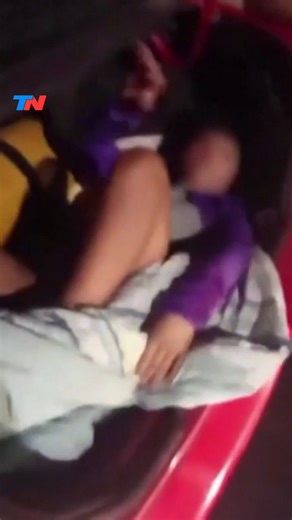 719K views · 11K reactions | SORPRESA EN EL TAXI | Un taxista fue detenido en un control de tránsito en Salta tras dar positivo en alcoholemia. Lo insólito llegó después: al revisar el vehículo, los agentes descubrieron a la esposa escondida en el baúl. “Lo estaba vigilando”, explicó ella. | TN Todo Noticias | Facebook