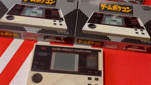 game pocket computer是Epoch于 1984 年推出的掌上游戏机。早期少见的可换卡带掌机，比 Game Boy早，仅发售 5 款游戏卡带。